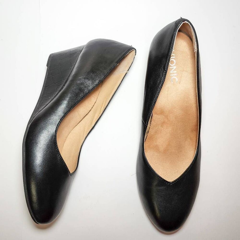 Vionic Black Wedges